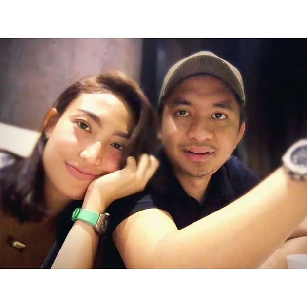 Ayu Dewi &amp; Suami