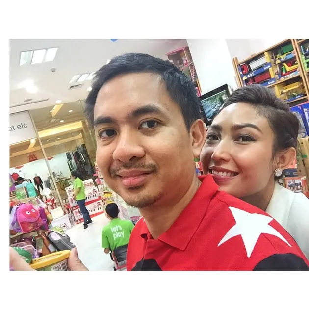 Ayu Dewi &amp; Suami