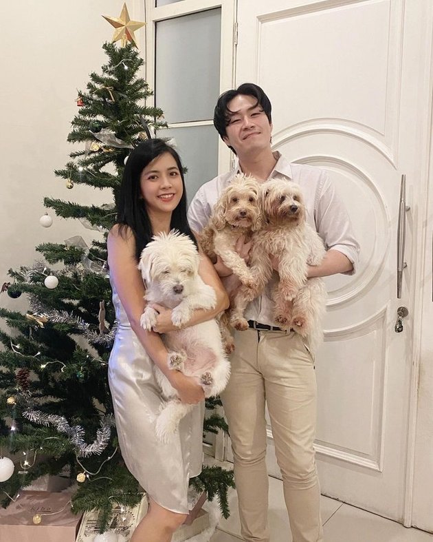 Yeslin Wang makin bahagia setelah menikah dengan Joon Gi, seorang pria asal Korea Selatan yang tinggal di Indonesia. Kini mereka hidup bersama di Jakarta.