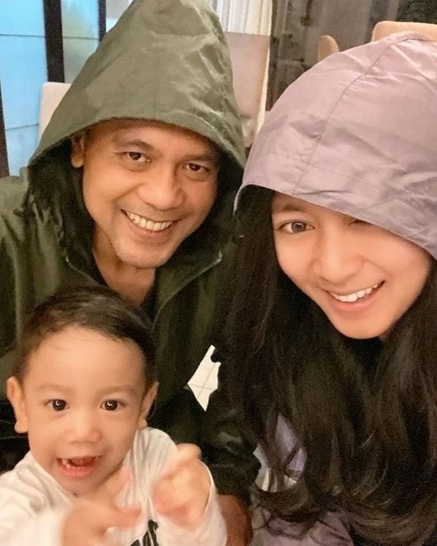 Memorable Moments of Affection between Chico Hakim and Citra Soeroso, Passed Away After Giving Birth to Their Second Child