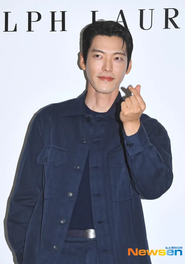 Kim Woo Bin Pose Heart Sign