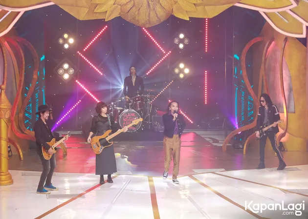 Konser Spekta 3 Dekade menghadirkan sederet penampilan dari musisi-musisi top, seperti Slank, JKT48, Farel Prayoga, Dewi Perssik, Inul Daratista, Sitri Badriah dan masih banyak lainnya.