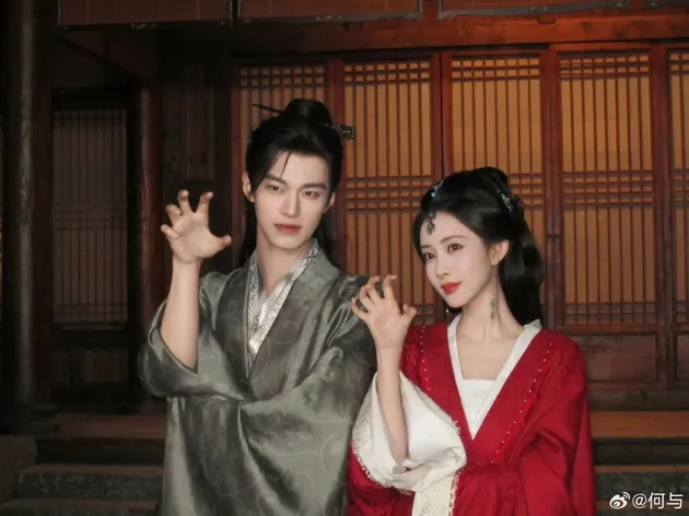 The Compact Portrait of Meng Ziyi and He Yu in the Latest Chinese Drama ...