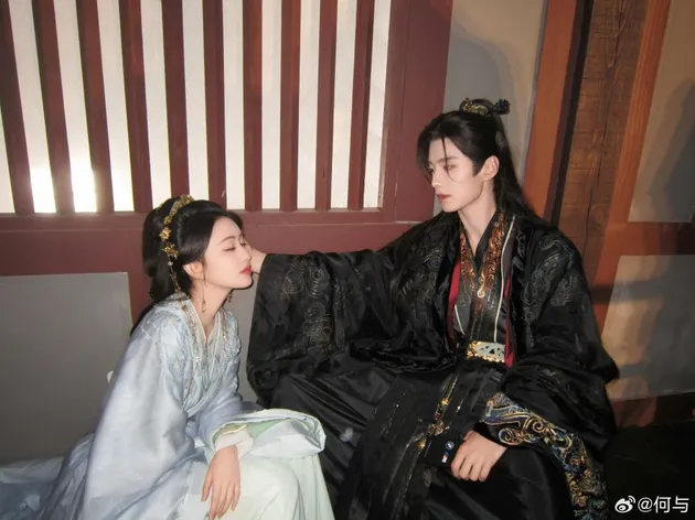 The Compact Portrait of Meng Ziyi and He Yu in the Latest Chinese Drama ...