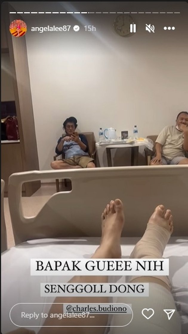 Portrait of Angela Lee's Latest Condition After an Accident on the Toll Road, Still Able to Joke Despite Having a Cast on Her Leg