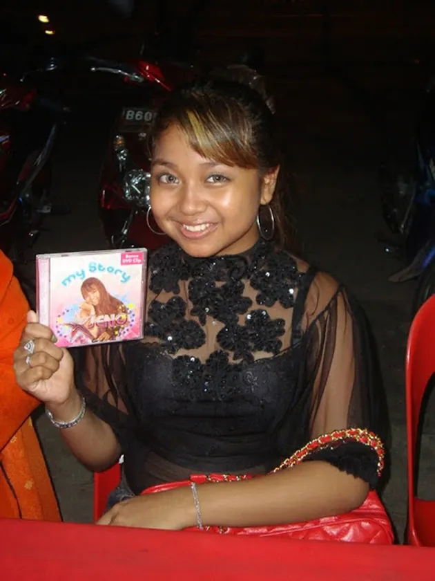 Ajeng Mamamia