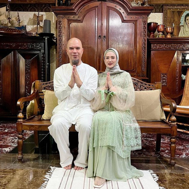Portrait of Mulan Jameela and Ahmad Dhani's Eid, Safeea's Height Highlighted Because She Has Surpassed Tiara