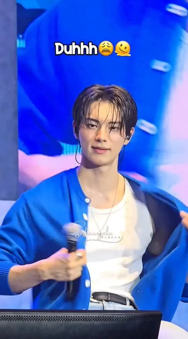 Potret Lee Chae Min Kepanasan Saat di Jakarta