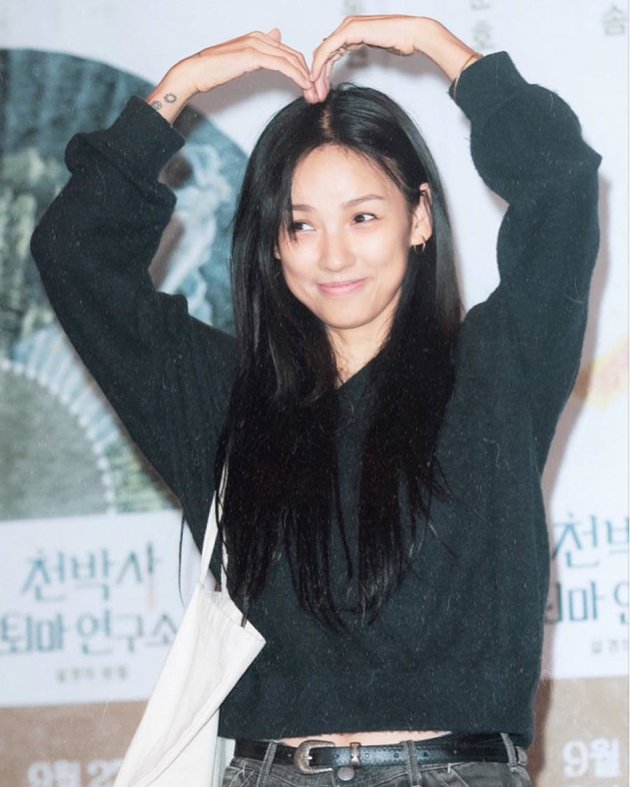 Portrait of Lee Hyori Without Makeup Confidently Shows Wrinkles ...