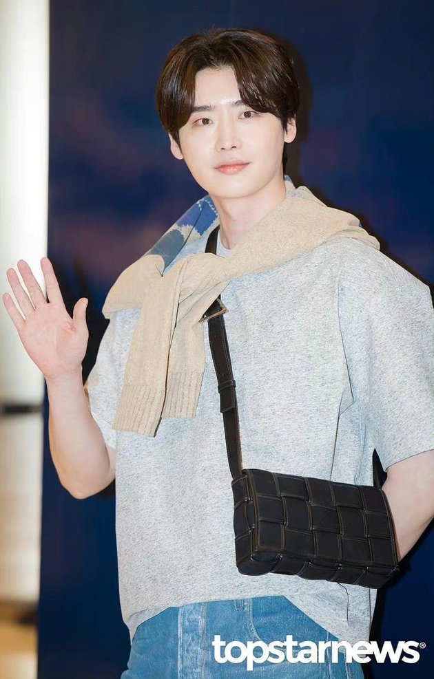 Snapshot of Lee Jong Suk's Casual Yet Charming Look, Boyfriend-Worthy Even in His 30s