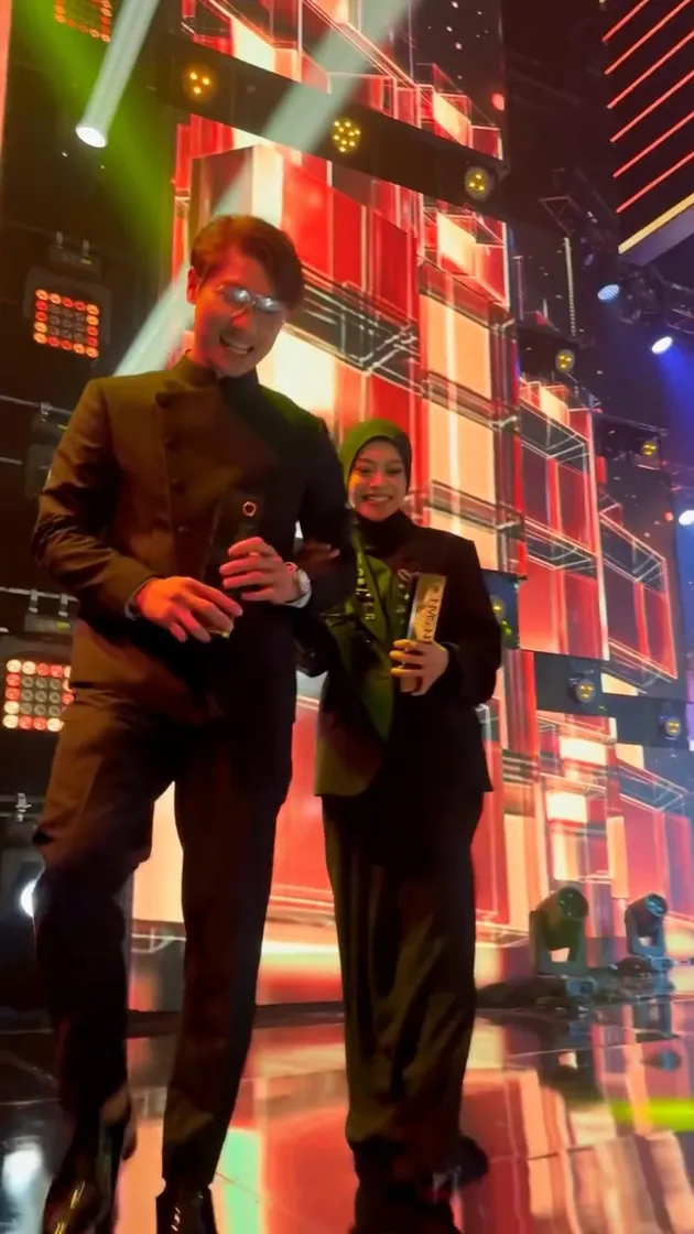 Lesti Kejora dan Rizky Billar turun panggung