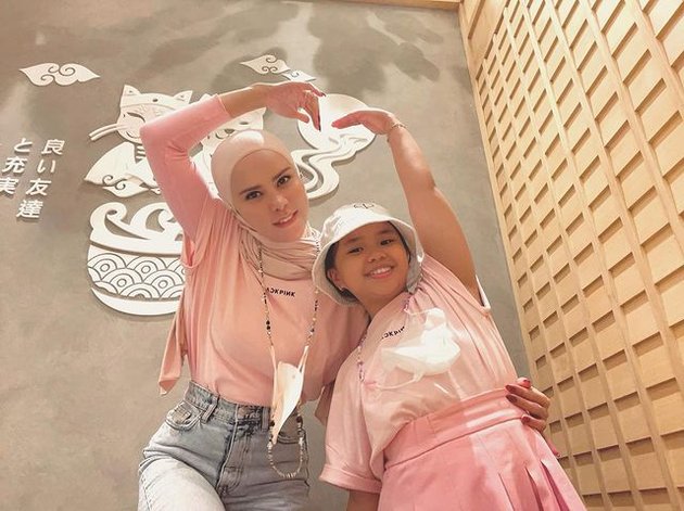 Portrait of Angel Lelga's Vacation with Hawra, the Only Child from her Marriage with an Official - Previously Hidden and Rarely Exposed