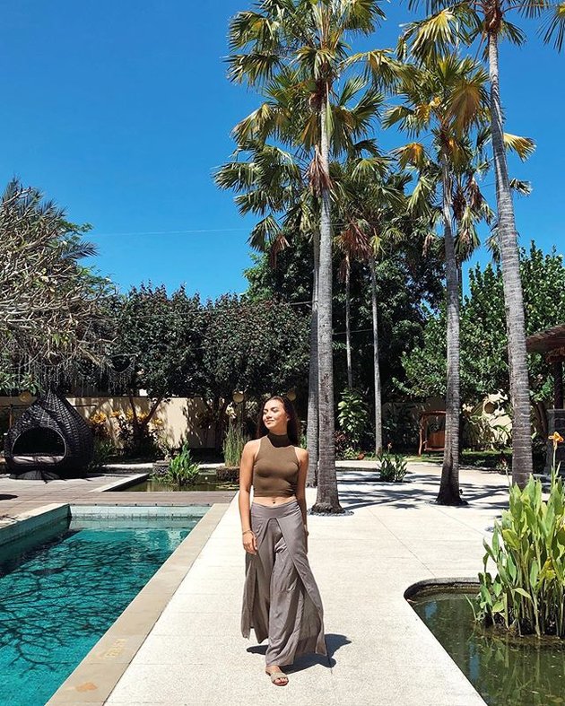 Angela Gilsha's Holiday Portrait in Bali, Enjoying Nature in a Sexy Bikini