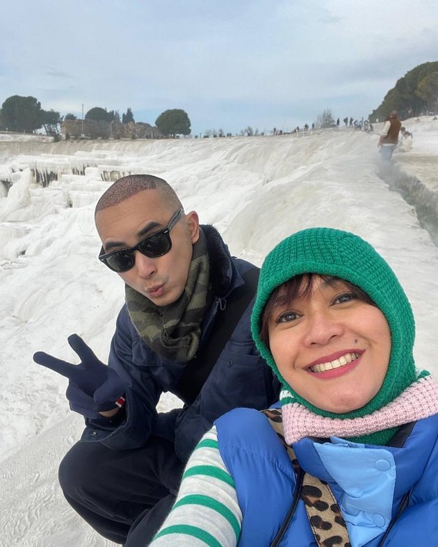 Portrait of DJ Winky Wiryawan and Kenes Andari's Vacation to Turkey, Still Affectionate Despite Not Having Children for 17 Years