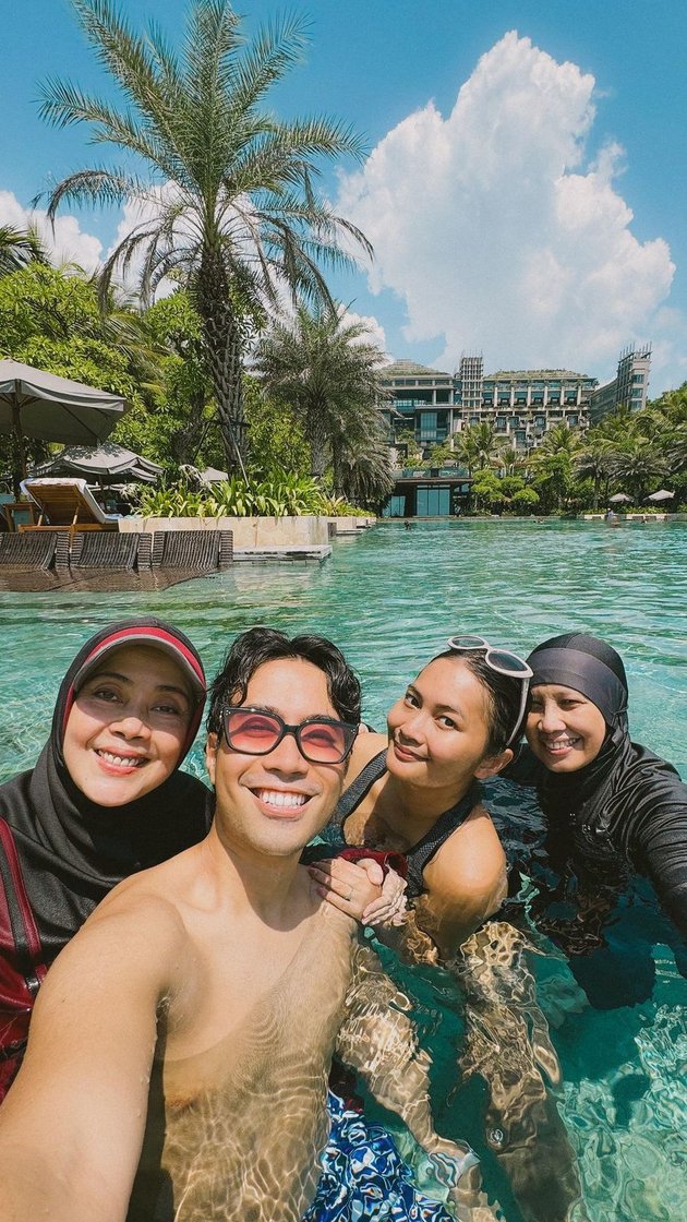 Portrait of Vidi Aldiano and Sheila Dara's Family Vacation to Bali, How Could the Husband and Wife Forget to Take a Photo Together