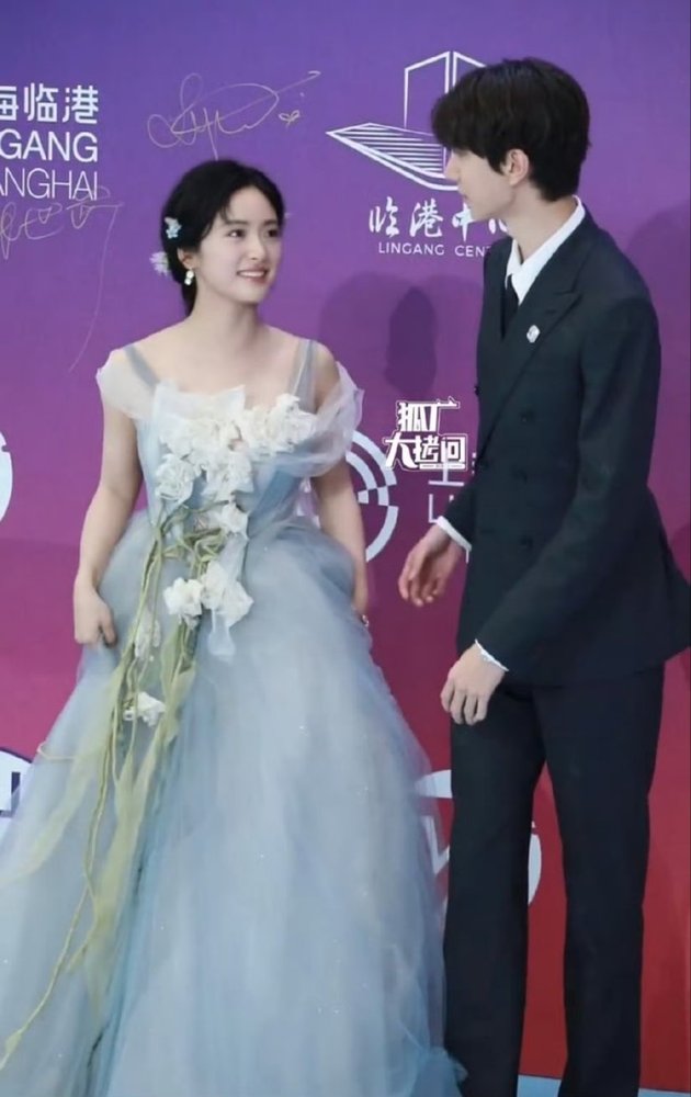 Portrait of Lin Yi and Shen Yue in the Drama Promotion 'SMILE CODE', Holding Hands Makes Fans Ship More