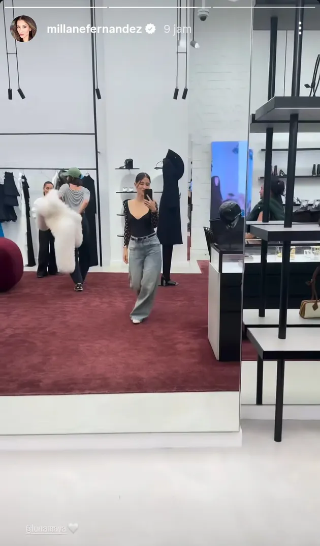 Luna Maya dan Millane Fernandez shopping bareng di Dubai