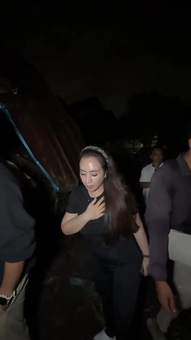 Potret Maharani Kemala Turun Beri Bantuan pada Korban Banjir Bali