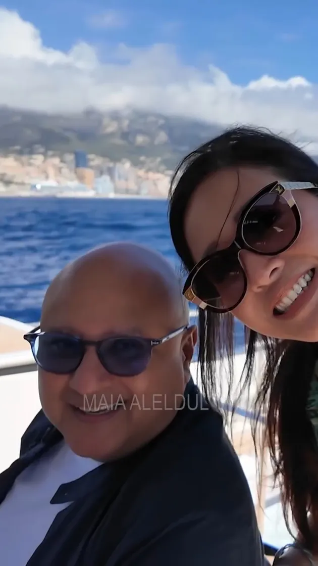 Maia Estianty dan Irwan Mussry naik yacht