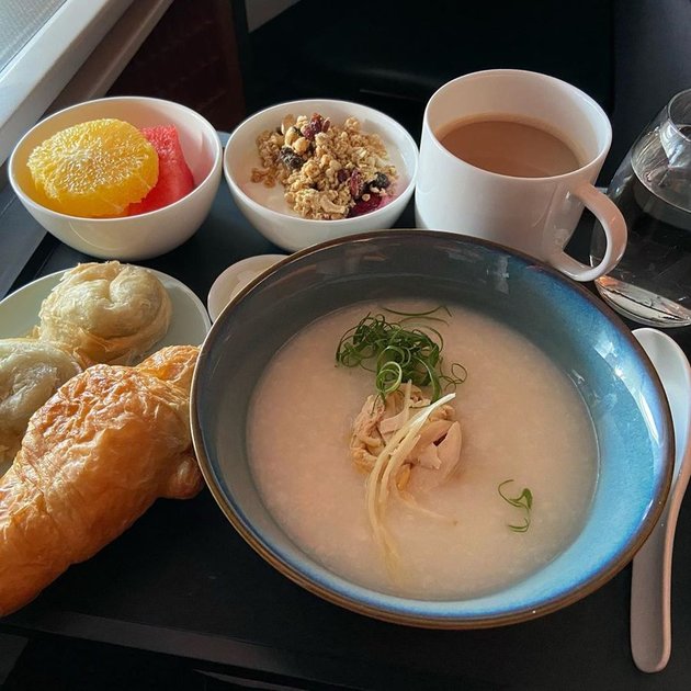 Portraits of Food Provided on 8 World Airlines, All Looks Delicious!