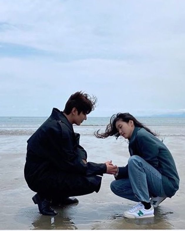 Sweet Portraits of Lee Min Ho and Kim Go Eun's Togetherness on Their Respective Instagrams