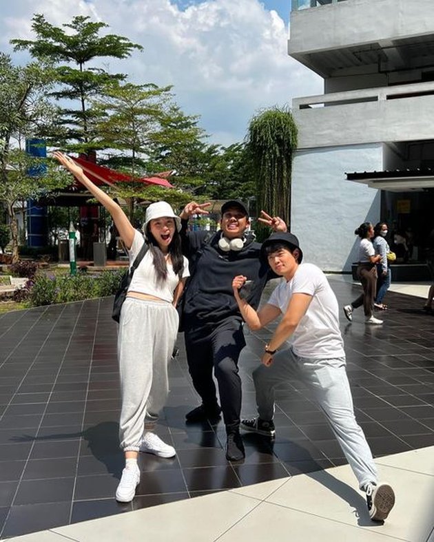 Sweet Portrait of Jang Hansol Inviting His Wife Jeanette Ong for a Trip to Monas, Enjoying a Fun Vacation Together in Jakarta!