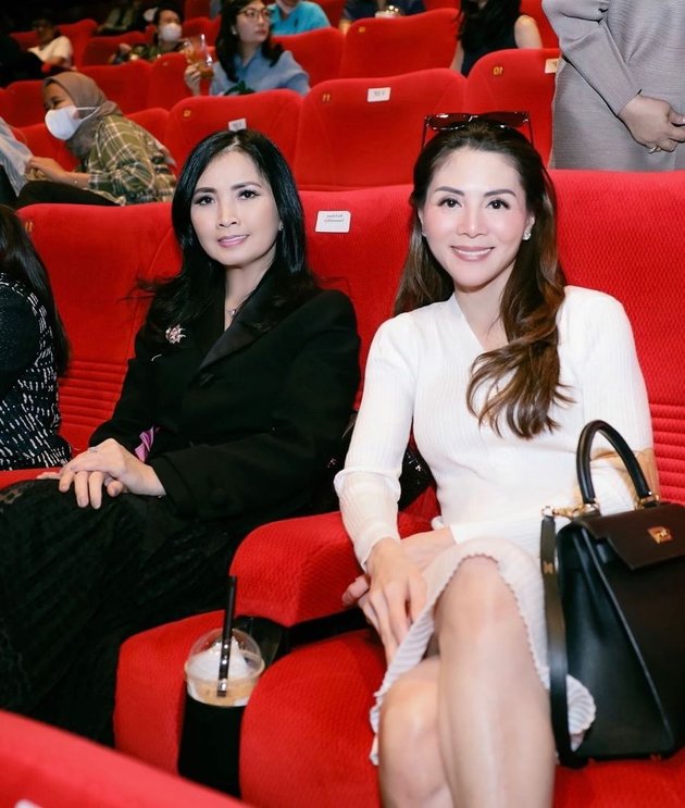 Portrait of Margaret Vivi, Former Camer Boy William who Looks Forever Young, Still Called Mama - Doesn't Want to Comment on Rumors with Ayu Ting Ting