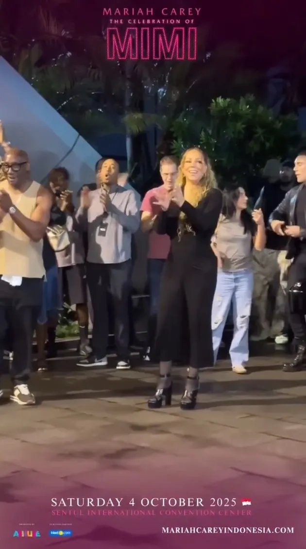 Mariah Carey tepuk tangan