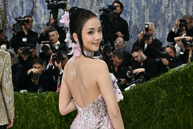 Gaun backless Jisoo