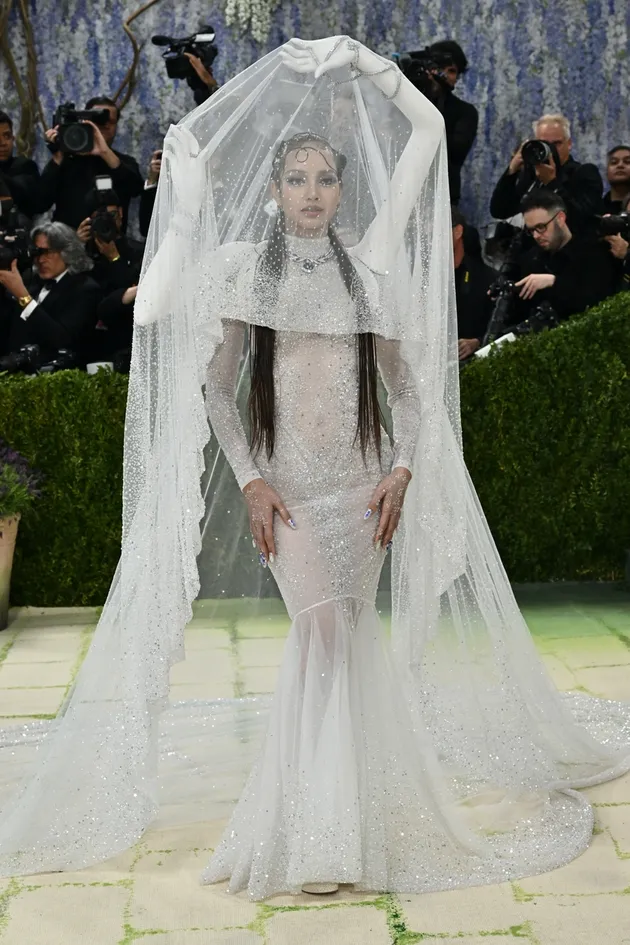 dress lisa di met gala 2026