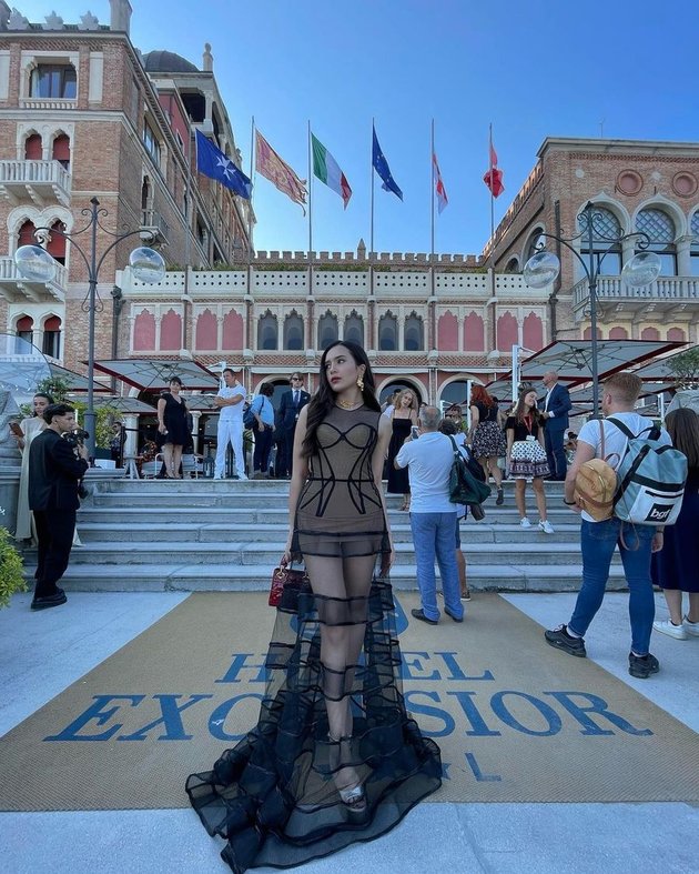 Enchanting Portrait of Beby Tsabina Attending the 2023 Venice Film Festival, Her Appearance is Said to Resemble Jisoo Blackpink!
