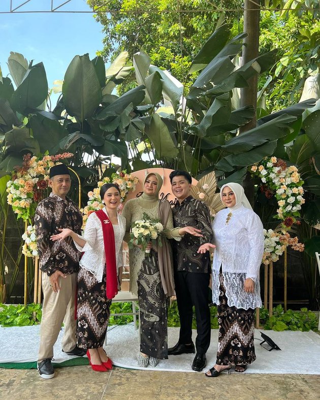 Charming Portrait of Tissa Biani at her Sister's Engagement Moment, Anggun Wearing White Kebaya - Netizens Say She is Suitable to be a Government Official's Wife