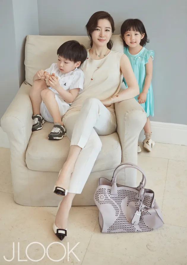 Lee Young Ae &amp; Si Kembar