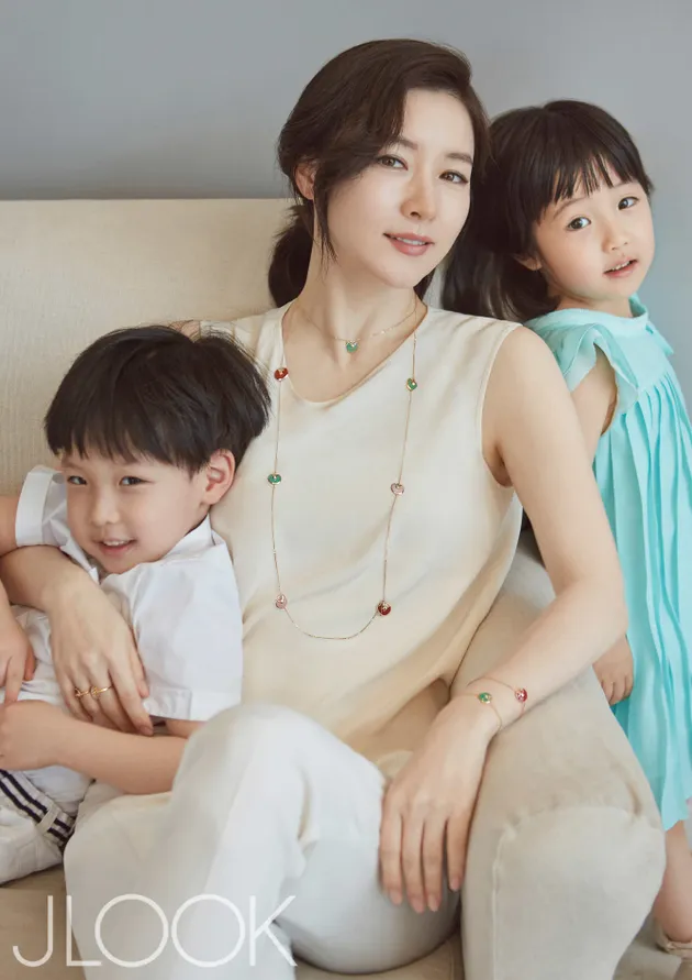 Lee Young Ae &amp; Si Kembar