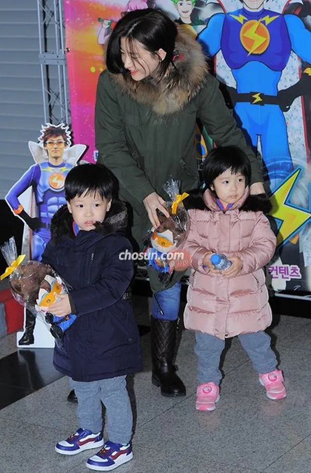 Lee Young Ae &amp; Si Kembar