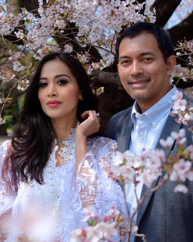 Intimate Portraits of Diah Permatasari with Her Husband, Still Beautiful from Then Until Now