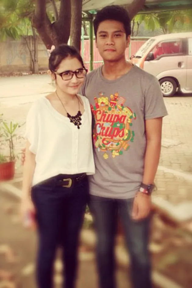POTRET MESRA PRILLY LATUCONSINA - HALIK PUTRA YANG SERASI BANGET