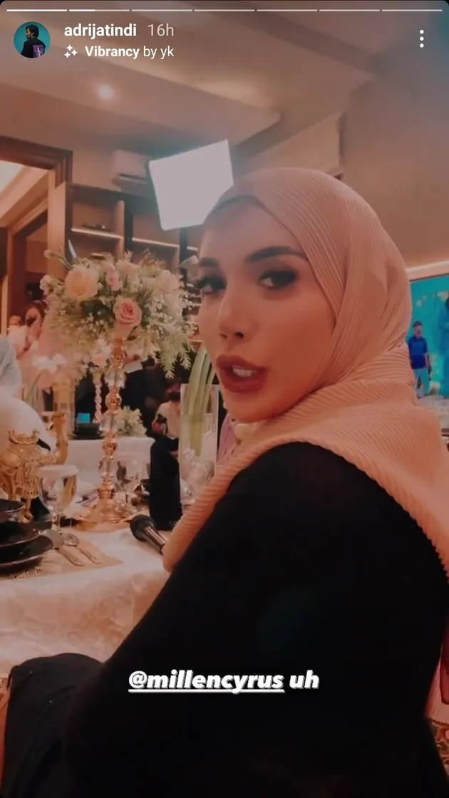 Millen Cyrus Pakai Hijab