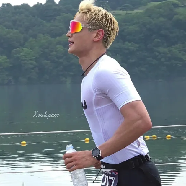 Potret Minho SHINee Finish di Ajang Triathlon