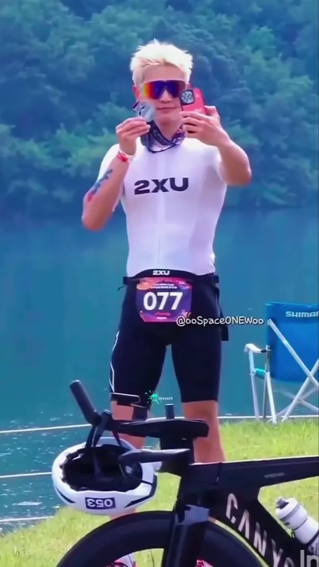 Potret Minho SHINee Finish di Ajang Triathlon