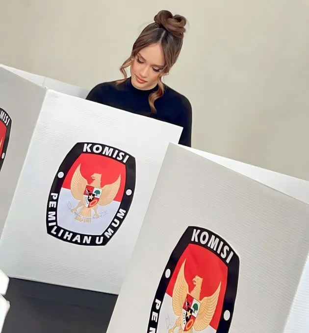 Potret Cinta Laura Saat Pemilu