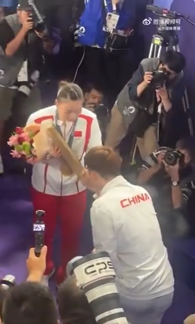 Portrait of the Moment Huang Yaqiong Being Proposed to by Liu Yuchen at ...
