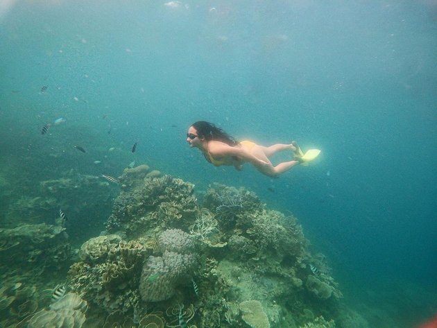 Naomi Zaskia's Hot Bikini Photoshoot at Sea, Snorkeling is Refreshing