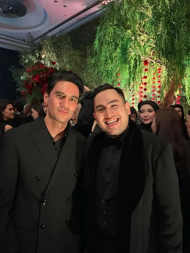 Nassar foto bareng owner Farah Carpet