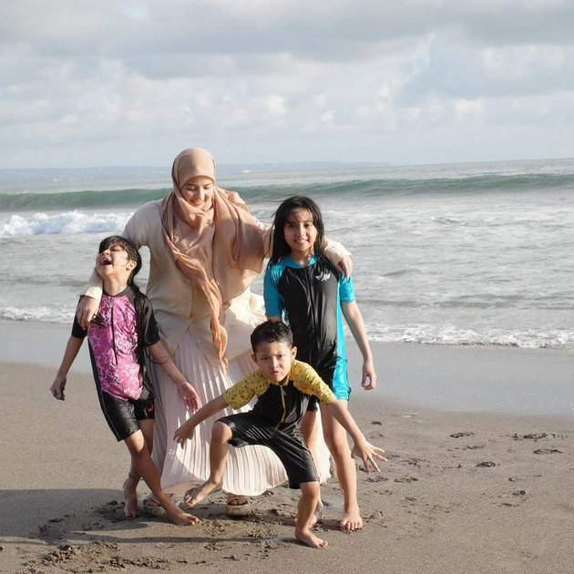 Portrait of Natasha Rizky's Vacation with Trio Strong, Happiness with Children Doesn't Need Filters