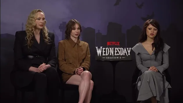 Potret Naura Ayu saat Wawancara Pemain Wednesday di Sydney