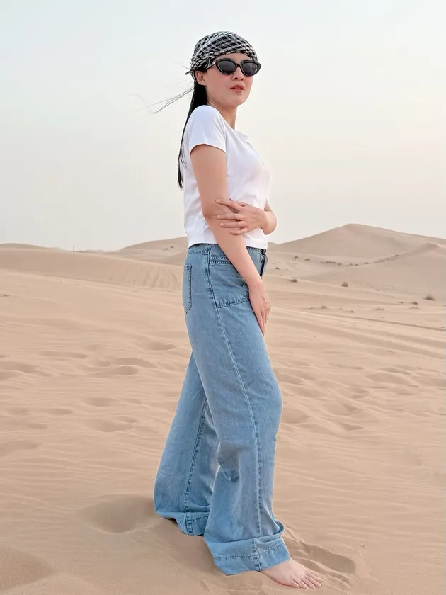 Nella Kharisma dan Dory Harsa di Padang Pasir Dubai