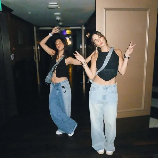 Potret Nia Ramadhani Foto Bareng Bestie