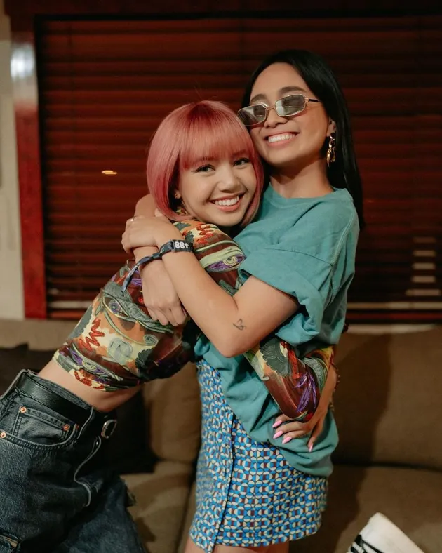 Niki Zefanya &amp; Lisa BLACKPINK