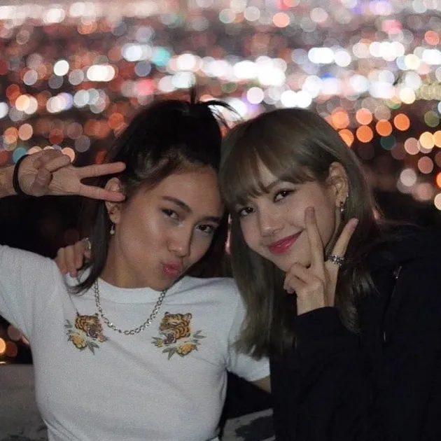 Niki Zefanya &amp; Lisa BLACKPINK